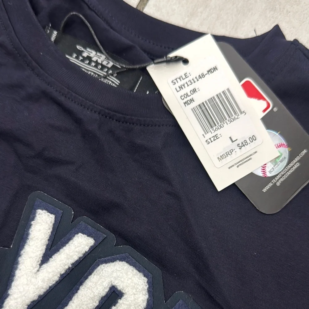 Pro Standard New York Yankees Navy Blue Patch T-Shirt - Picture 2 of 5